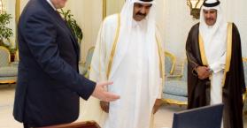 رئيس أوكرانيا وأمير قطر يتبادلان الهدايا ويبحثان تطوير العلاقات