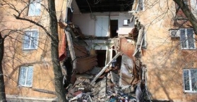 انهيار جدار مبنى سكني في مدينة ماكييفكا شرق أوكرانيا