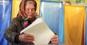 نظام الانتخابات يطمئن الأوكرانيين ويدفعهم إلى إقبال "جيد" على التصويت