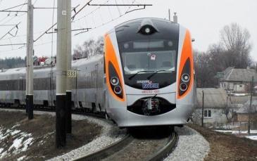 مجددا.. القطار السريع "هيونداي" يقتل عجوزا في أوكرانيا