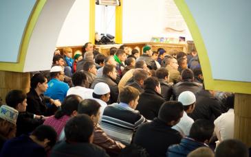 العيد في المسجد الجامع بمدينة لوهانسك