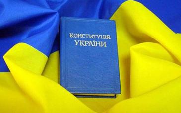 في انتظار تعديلات واسعة عليه.. أوكرانيا تحتفل باليوم الوطني للدستور