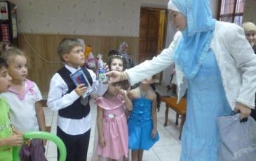 توزيع هدايا العيد على أطفال المسلمين في جمعية المسار الاجتماعية بمدينة أوديسا