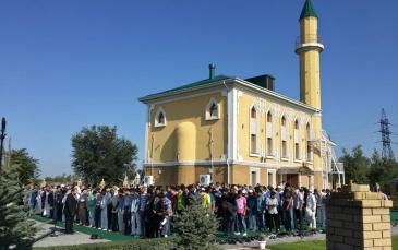 العيد في المسجد الجامع بمدينة لوهانسك
