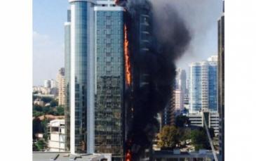 حريق هائل بإحدى البنايات يحدث هلعا في مدينة أوديسا جنوب أوكرانيا