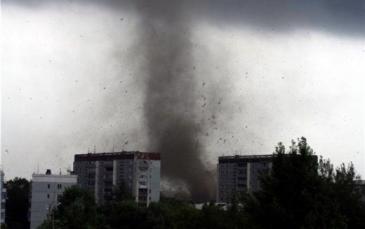 أمطار غزيرة ورياح شديدة تسبب سيول جارفة و أضرارفي أوكرانيا
