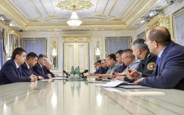 الرئيس الأوكراني يتعهد بنزع سلاح أي حزب سياسي