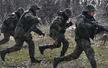 أوكرانيا تستعد للقتال منتظرة دعم الغرب