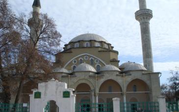 المسجد من أكبر وأشهر مساجد القرم