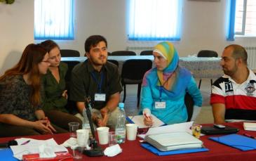 من حوار المستشرقين والأساتذة مع المسلمين خلال المخيم