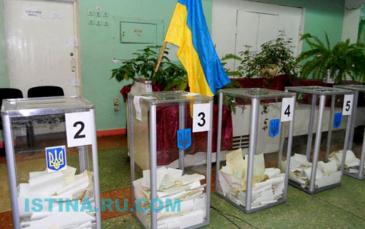 الأوكرانيون يختارون مجالسهم البلدية في انتخابات حاسمة لبوروشنكو