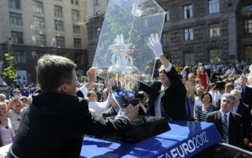محاولة فاشلة في أوكرانيا لسرقة كأس بطولة اليورو 2012