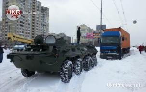 كييف تتحرر من "ثلوج الربيع"، وصعوبات العاصفة تواجه عدة مدن