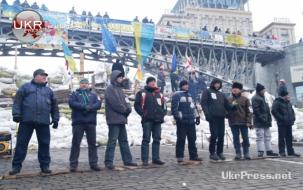 استعدادات وتدريبات أمنية وسط المحتجين في أوكرانيا