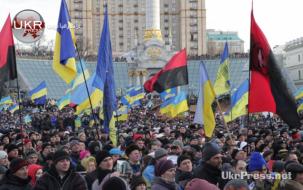 من الاحتجاج في ساحة الاستقلال وسط العاصمة كييف