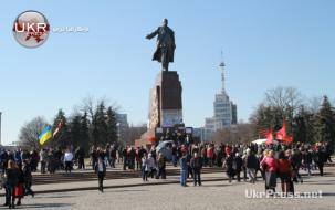 ساحة لينين تجمع أنصار الانضمام لروسيا في خاركيف