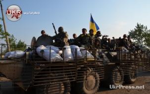 جنود أوكرانيون عائدون من مهام قتالية قاموا بها ضد الانفصاليين