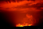 حريق مهول في شرق أوكرانيا يقتل شخصين ويجلي 700 آخرين (فيديو)