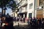 الناخبون أمام السفارة الأوكرانية في بولندا يقفون في طوابير للادلاء بصوتهم