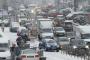 نساء يلدن على الطرقات بسبب "ازدحامات الثلوج" في أوكرانيا