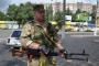 أحد المسلحين الانفصاليين قرب محطة القطارات في دونيتسك