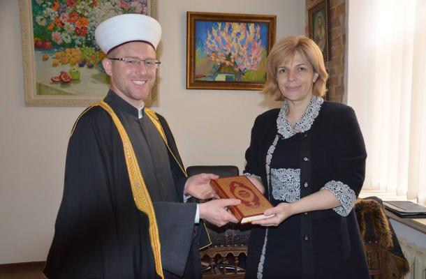 مرشحة الرئاسة الأوكرانية"أولغا باقامولتسا" تتعهد بدعم مسلمي أوكرانيا