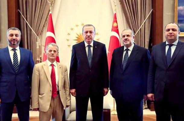 وراء الأبواب المغلقة.. أردوغان يناقش قضية القرم مع قادة تتار القرم (صور)