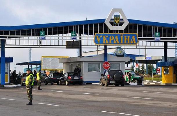 غضبا من كييف.. روسيا تفتش السيارات وتعرقل دخول البضائع الأوكرانية إليها