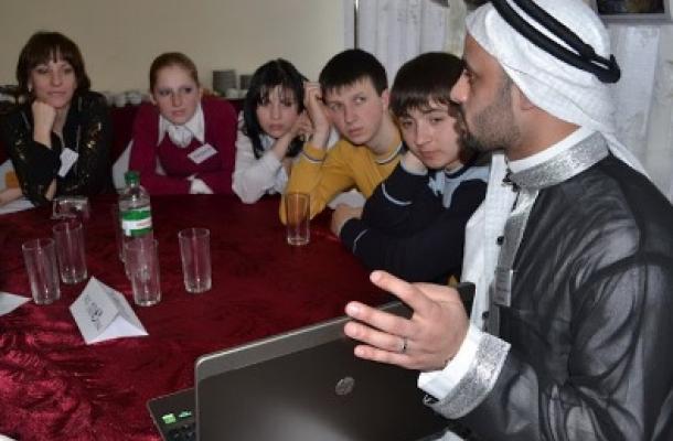"المكتبة الحية" حملة أممية لتعزيز التفاهم بين الثقافات والديانات في أوكرانيا