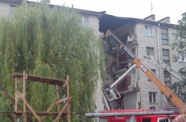 مصرع شخصين وإصابة آخرين بانهيار مبنى سكني في أوكرانيا