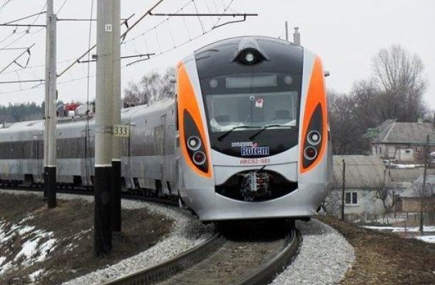 مجددا.. القطار السريع "هيونداي" يقتل عجوزا في أوكرانيا