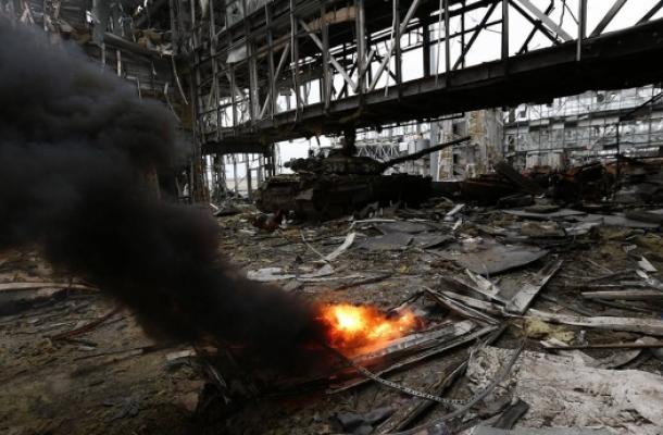 القتال يستعر مجددا في مطار دونتسك بشرق أوكرانيا ومقتل تسعة جنود