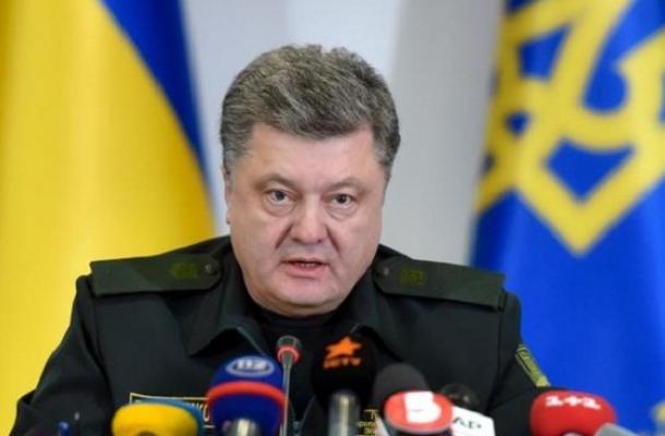 بوروشينكو يتهم روسيا بإرسال جنود لدعم انفصاليي شرق أوكرانيا