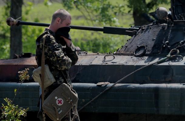 مصرع 14 جندي أوكراني وإصابة 30 آخرين في كمين شرق البلاد