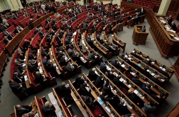 البرلمان الأوكراني يصادق على مشروع قانون العقوبات الاقتصادية على روسيا