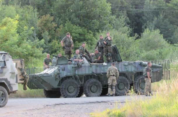 وحدات من القوات الأوكرانية بالقرب من موكاتشيفو 