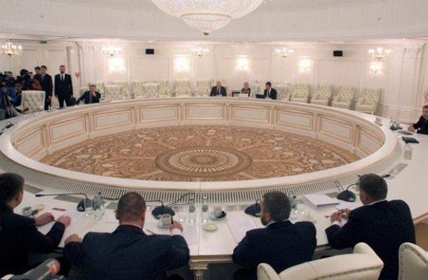 مفاوضات مينسك تفشل بالتوصل إلى اتفاق جديد لسحب الأسلحة في شرق أوكرانيا