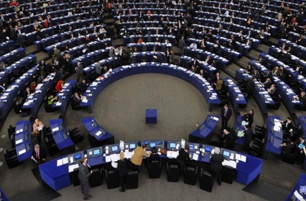 البرلمان الأوروبي يدعو روسيا إلى إطلاق سراح المعتقلين الأوكرانيين 