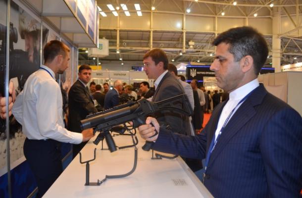 جانب من معرض الأسلحة والأمن 2015 بكييف
