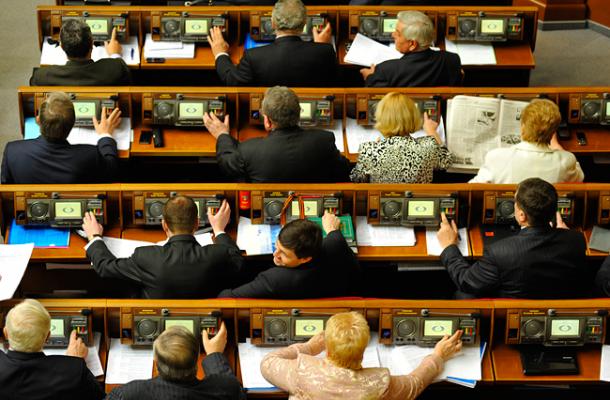 المعارضة الأوكرانية تهدد بتعطيل البرلمان حتى تطبيق نظام التصويت الشخصي "رادا 3"