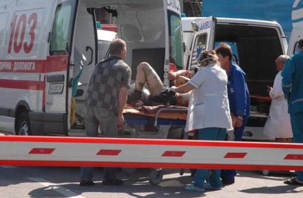 مصرع شخص وإصابة 12 آخرين إثر اصطدام سفينة بقارب في القرم جنوب أوكرانيا