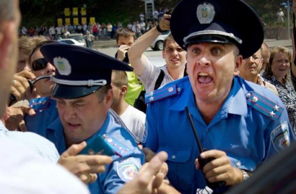 لجنة خاصة لمراقبة "سلوك ومظهر" رجال الشرطة في أوكرانيا