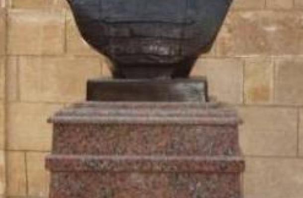 تمثال بيبرس في القرم