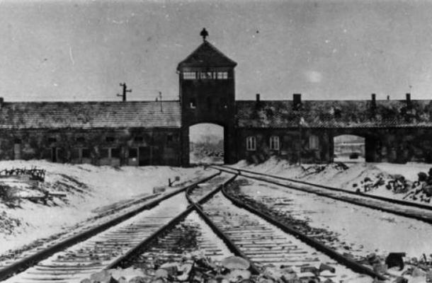 معسكر اوشفيتز النازي