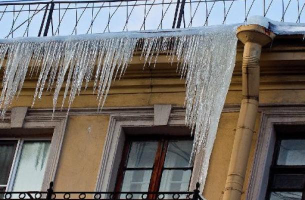 كتلة جليدية ساقطة تقتل امرأة في العاصمة الأوكرانية كييف