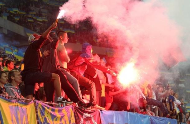 الفيفا يقر عقوبة حرمان أوكرانيا من جمهورها في بداية مشوارها بتصفيات مونديال 2018
