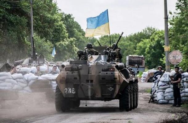 رغم اتفاق مينسك 2.. مقتل جندي أوكراني وقصف قرب مطار دونيتسك
