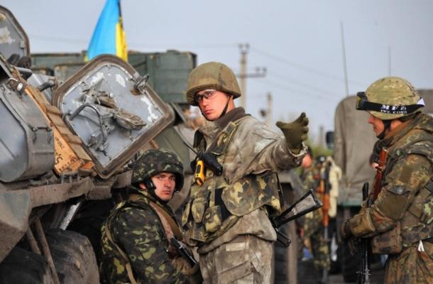 مقتل جندي أوكراني وجرح أربعة آخرين في مناطق النزاع شرق البلاد
