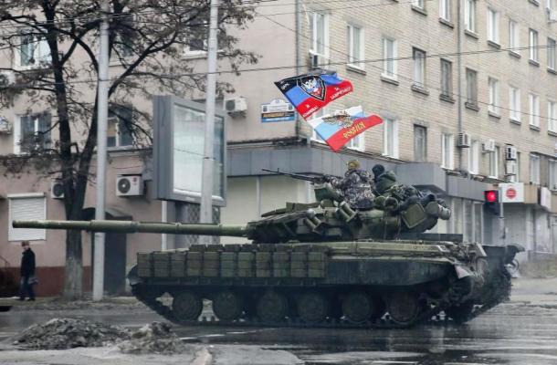 الانفصاليون يقتلون جنديين اثنين ويصيبون أربعة آخرين في شرق أوكرانيا