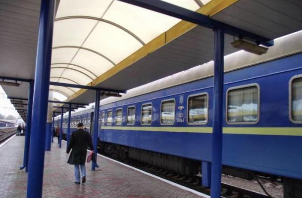 أوكرانيا توقف القطارات المتجهة إلى القرم
